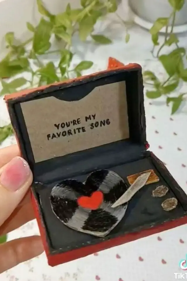 idee bricolage cadeau saint valentin platine vinyle miniature coeur 