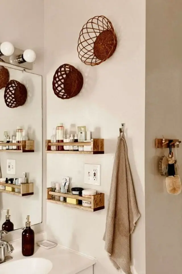 idee rangement salle de bain petite étagère en bois au dessus du meuble vasque gain de place