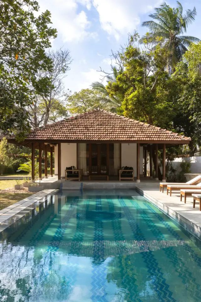interieur art deco sri lanka extérieur jardin avec piscine arbres tropicaux  bain de soleil terrasse couverte