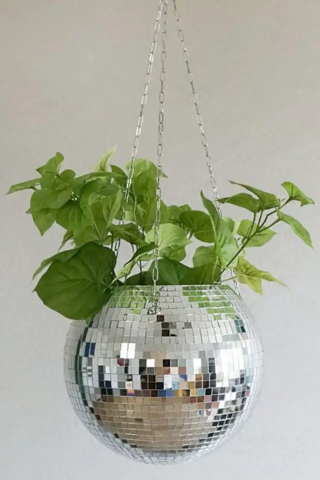 objet deco boule a facettes DIY relooker un cache-pot facilement avec de la mosaïque miroir