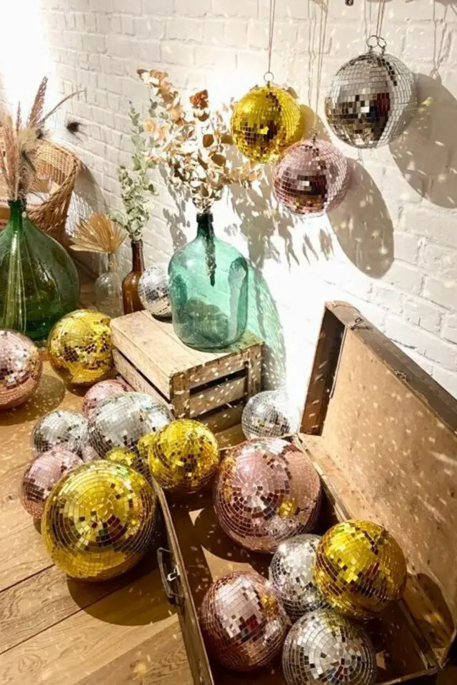 bricolage déco boule à facettes récup boule de noël facile et pas cher à faire