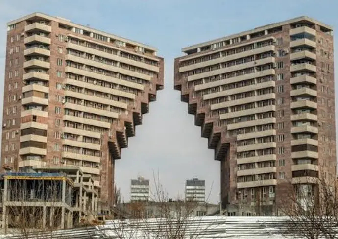tout savoir sur le brutalisme architecture URSS guerre froide