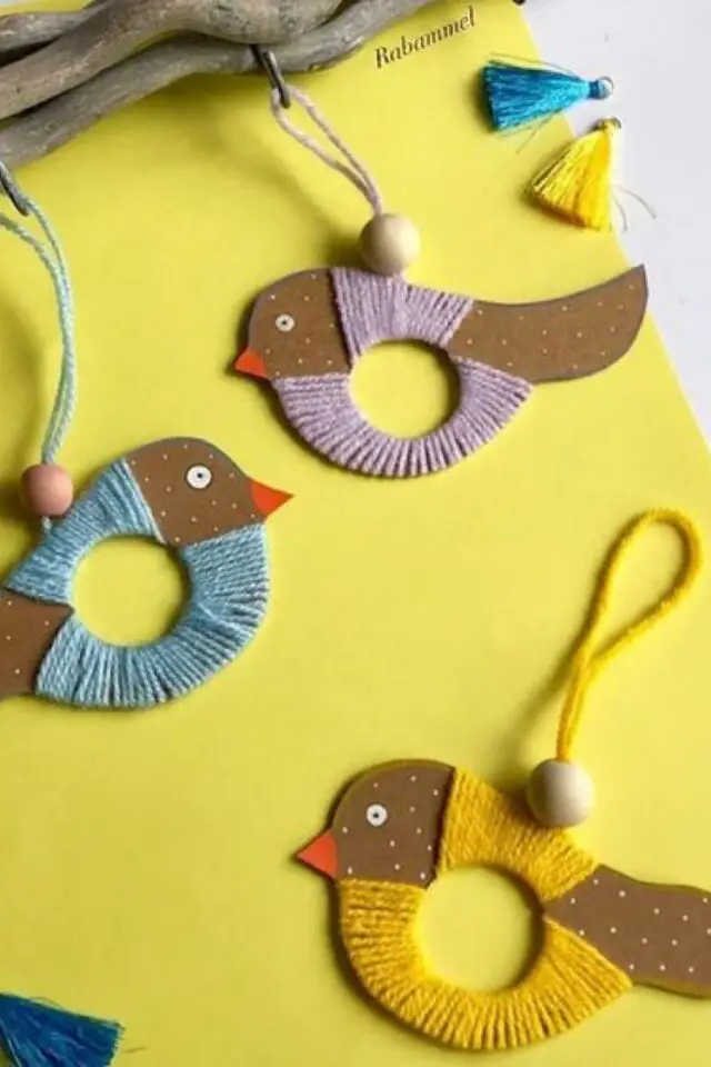 bricolage facile paques oiseau carton laine peinture idée originale simple DIY créatifs déco
