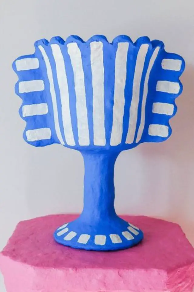 creer deco interieure originale et tendance papier mâché vase coloré bleu électrique