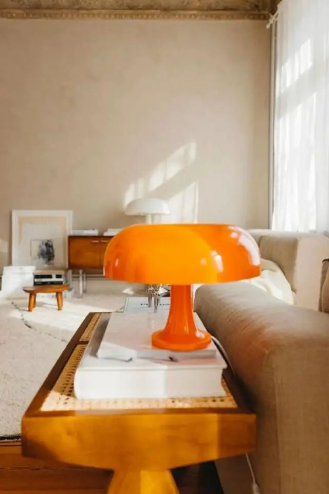 creer deco interieure originale et tendance touche orange lampe design années 70