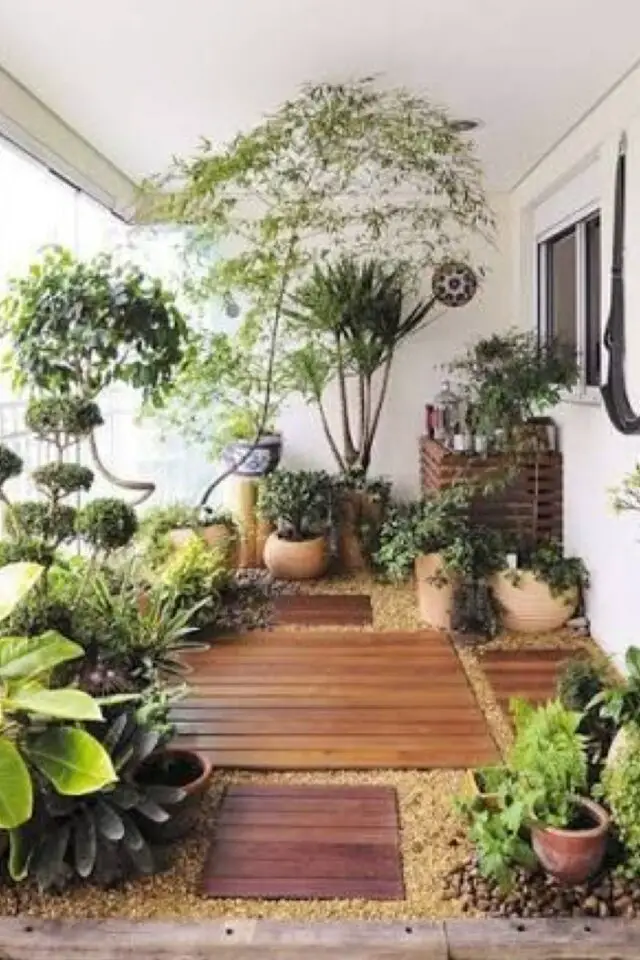 deco petit balcon plantes et arbuste plancher extérieur ambiance nature zen 