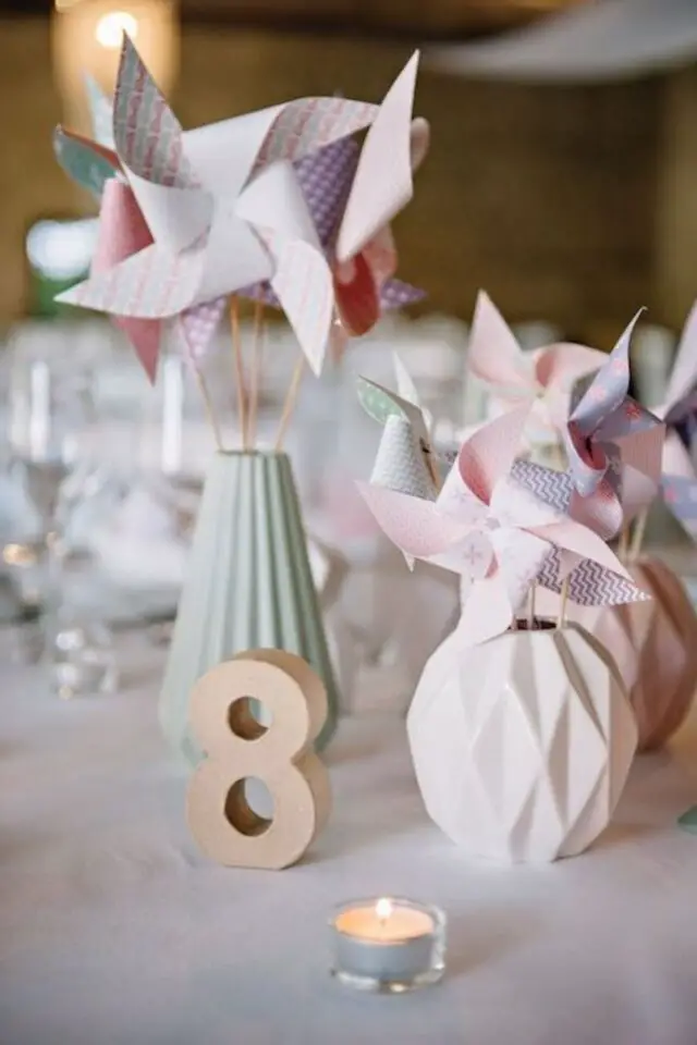 decoration de table couleur pastel repas baptême déco à faire soi-même papier coloré facile et pas cher origami 