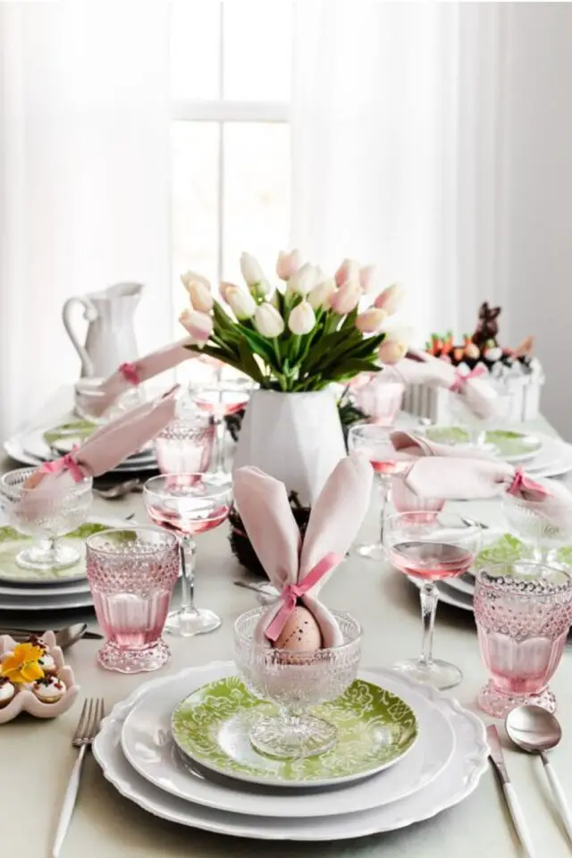 decoration de table couleur pastel pâques printemps oeuf lapin à faire soi-même vaisselle ancienne verre coloré rose