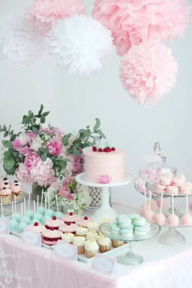 decoration de table couleur pastel buffet gâteau cupcakes baby shower fête prénatale rose bleu douceur 
