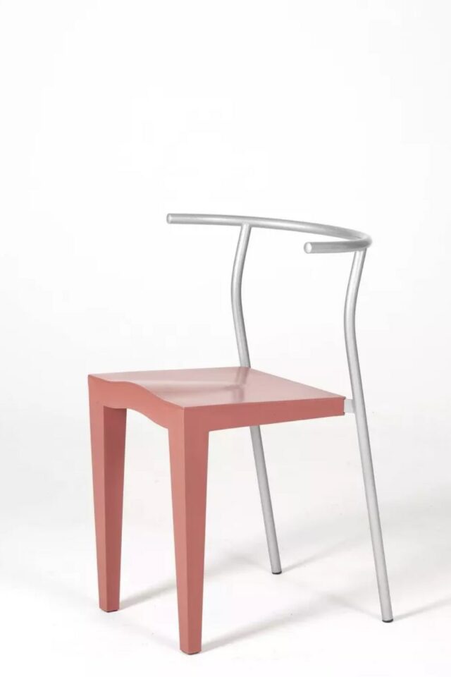 design annees 80 philippe starck chaise métal effet chromé assise colorée rose
