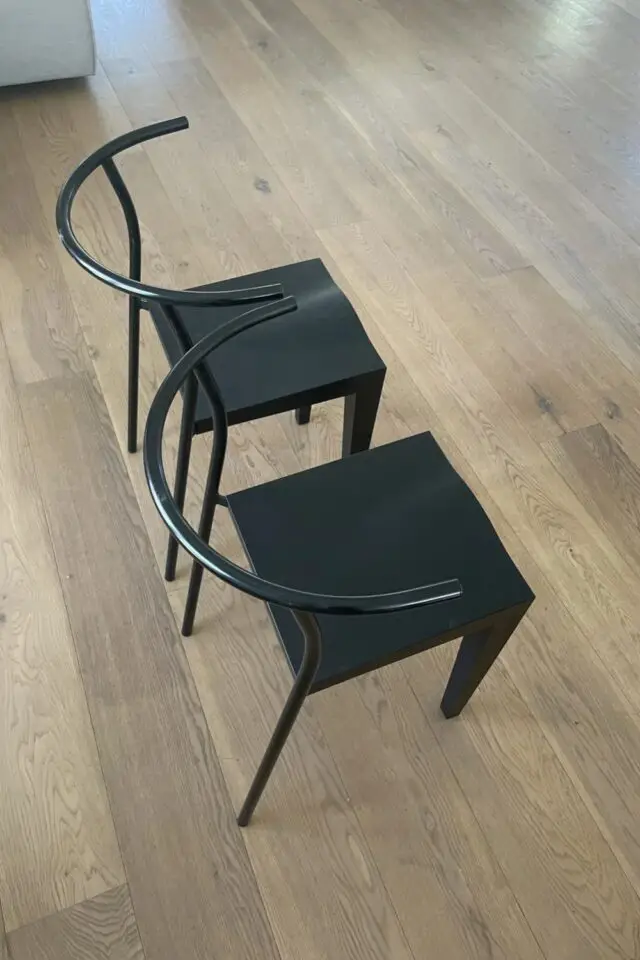 design annees 80 philippe starck chaise noire sobre vintage 