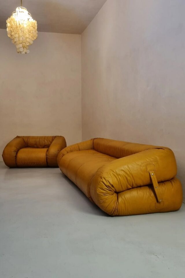 design culte annees 70 canape italien canapé-lit Amfibio et fauteuil en cuir meuble iconique pratique 