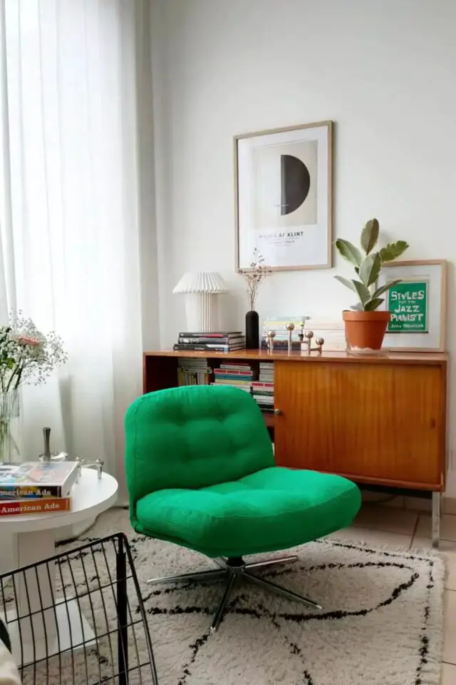 fauteuil DYVLINGE vert deco vintage ikea intérieur élégant buffet mid century modern tapis berbère