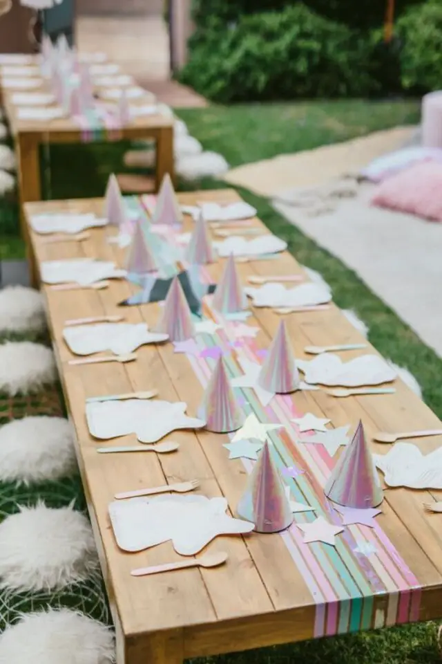 idee deco table fete pastel anniversaire fête de petite fille thème licorne multicolore chemin de table facile en masking tape
