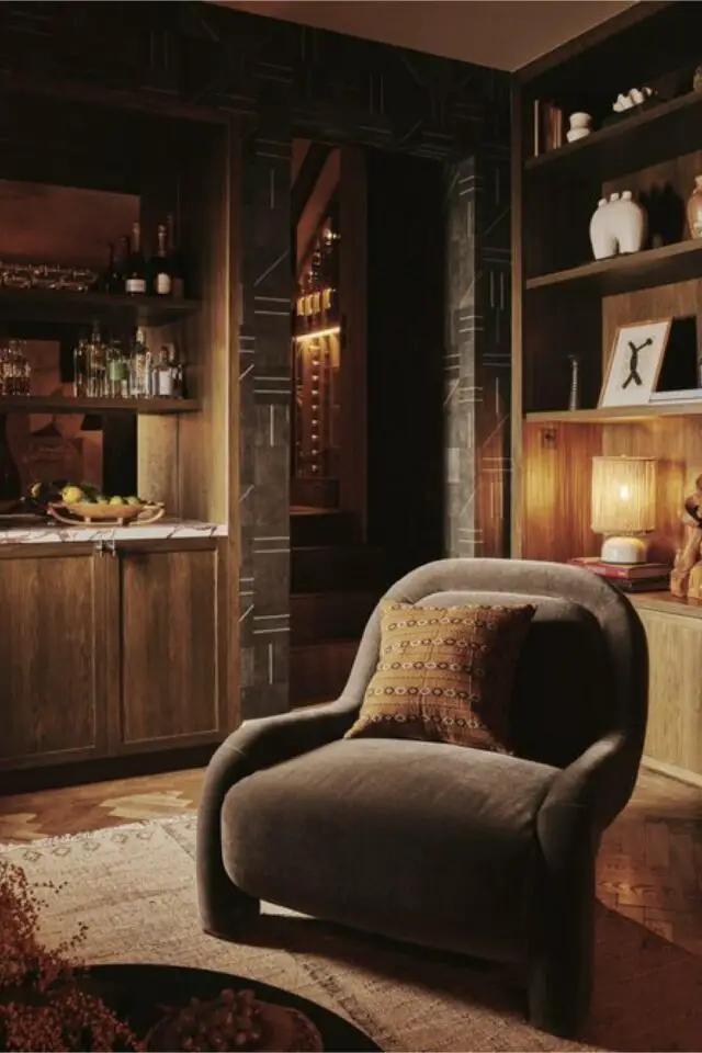 maison de ville interieur elegant suave salon séjour meuble en bois sombre ambiance lumineuse feutrée style masculin