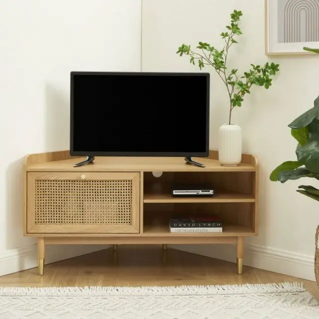 mobilier angle salon gain de place  Meuble tv d'angle en bois et cannage L120cm