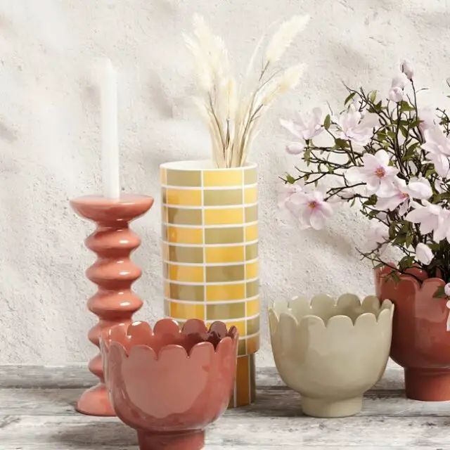 objet deco imprime damier tendance Vase céramique tube à damier jaune