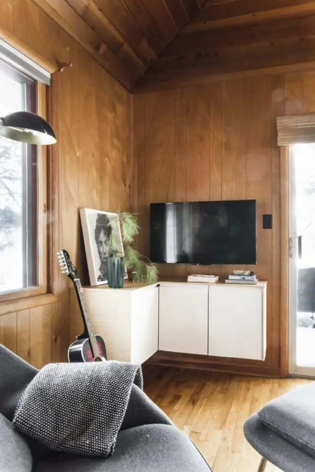 petit salon meuble TV angle caisson de cuisine muraux ambiance vintage moderne mur en bois