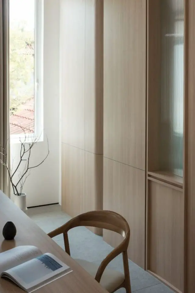 renovation maison zen minimaliste aménagement détail mobilier sur-mesure haut de gamme bois moderne dressing bureau 