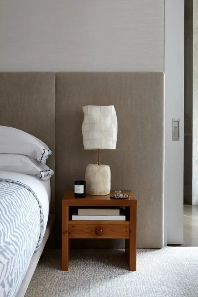 appartement design mid century francais chambre à coucher adulte tête de lit XXL lampe de designer