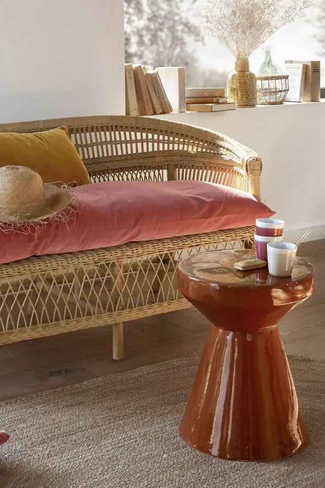 decoration salon fantaisie pas cher Bout de canapé en céramique rouge