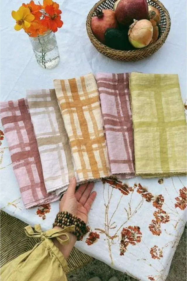 decoration teinture vegetale a faire soi meme serviette de table couleur naturelle démarche zéro déchet