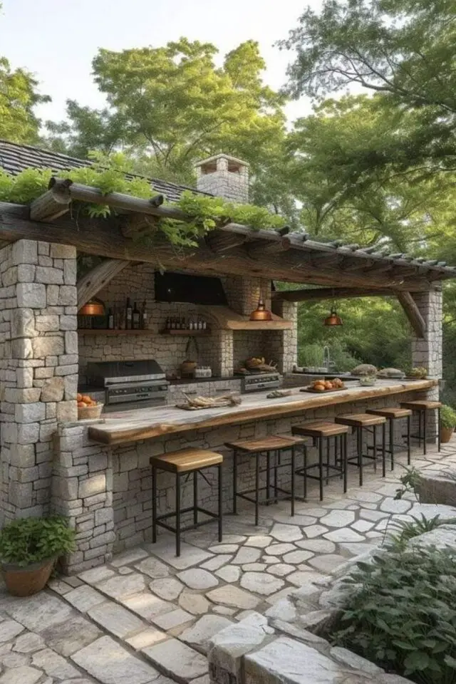 jardin rustique de grand-mère cuisine extérieure et bar en pierre plan de travail en bois 