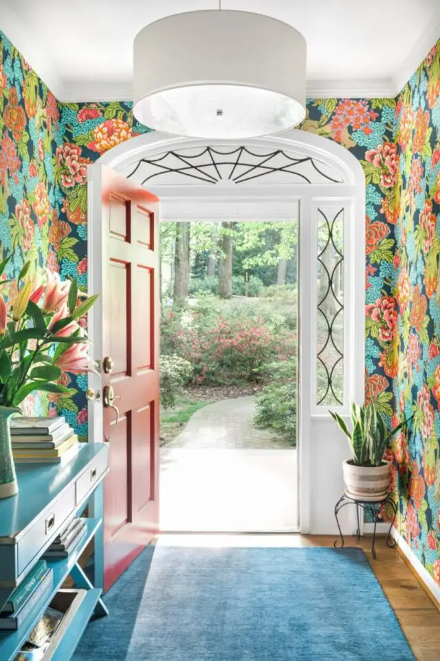 maison couleur motif visite déco intérieur entrée papier peint floral multicolore espace lumineux et joyeux