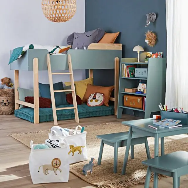 meuble petite chambre enfant appartement Lit mi-hauteur espace jeu en dessous gain de place