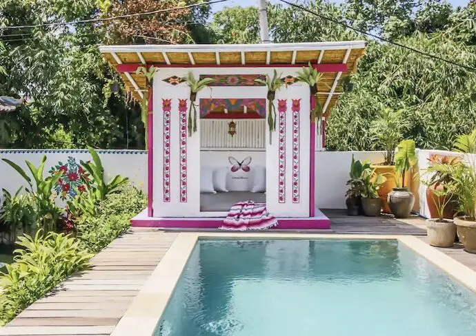 visite deco villa voyage couleur jardin avec piscine ambiance mexicaine et indonésienne