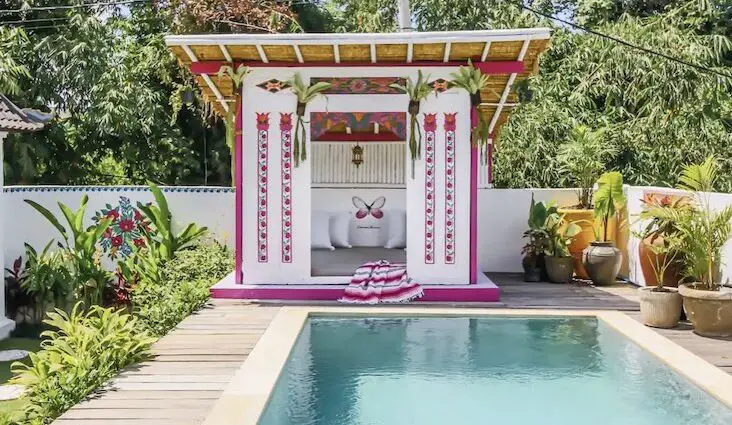 visite deco villa voyage couleur jardin avec piscine ambiance mexicaine et indonésienne