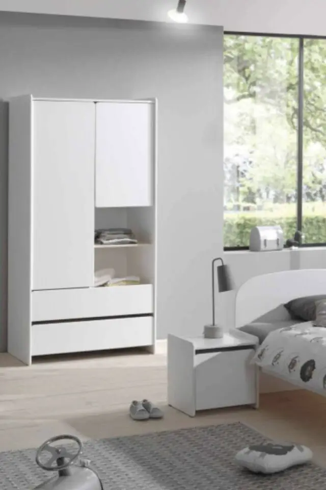 Armoire enfant 2 portes 2 tiroirs bois laqué blanc Armoire enfant 2 portes 2 tiroirs bois laqué blanc