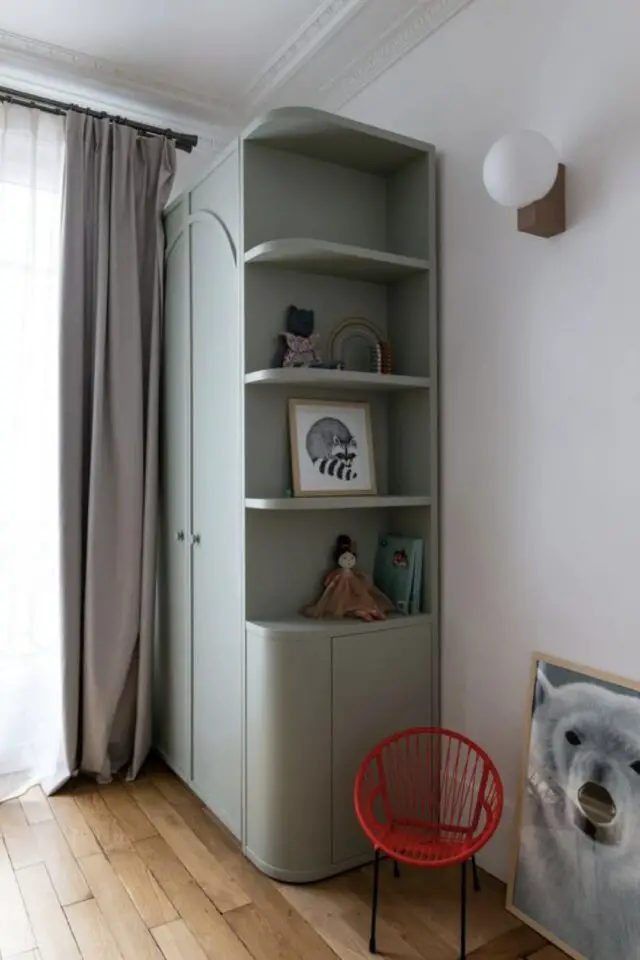 armoire deco chambre enfant meuble sur mesure avec étagères arrondies couleur vert sauge armoire deco chambre enfant meuble sur mesure avec étagères arrondies couleur vert sauge