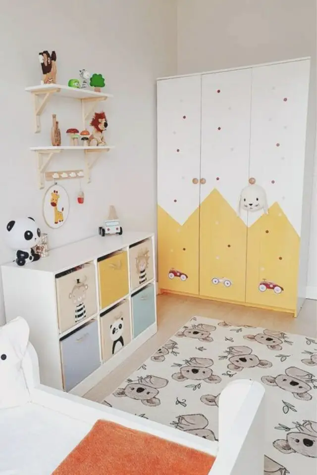 armoire deco chambre enfant blanche relookée jaune peinture facile meuble Ikea casiers rangement jouets armoire deco chambre enfant blanche relookée jaune peinture facile meuble Ikea casiers rangement jouets
