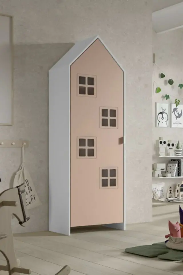 Armoire enfant en bois forme maisonnette Armoire enfant en bois forme maisonnette