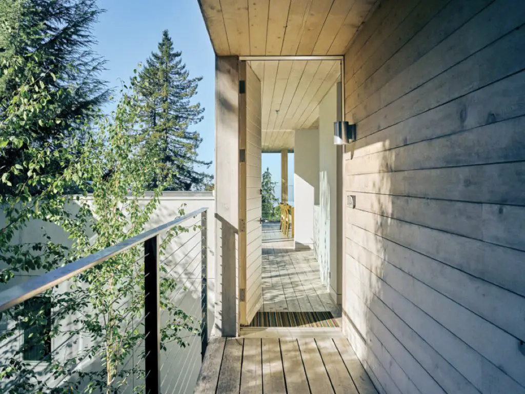 construction maison neuve respect environnement extérieur coursive en bois garde-corps e métal construction maison neuve respect environnement extérieur coursive en bois garde-corps e métal