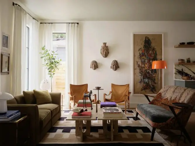 Une maison neuve décorée pour créer l’illusion qu’elle est plus ancienne