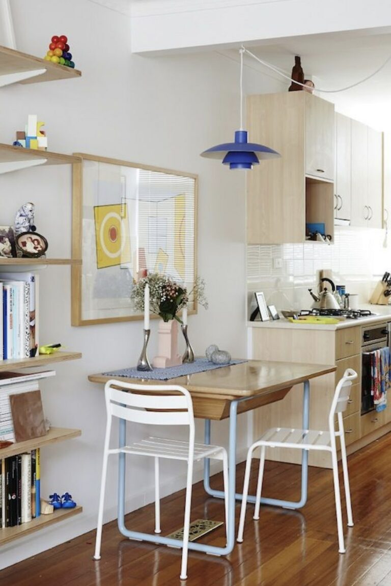 Une touche de couleur pour dynamiser un intérieur scandinave