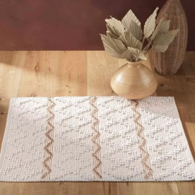 Tapis décoratif reliefé motifs losanges Tapis décoratif reliefé motifs losanges