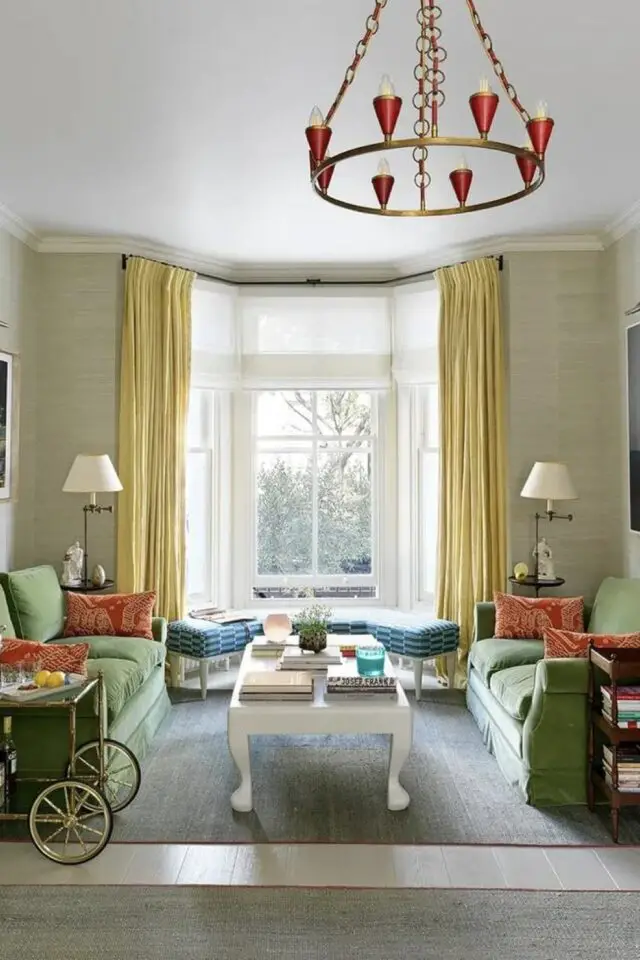 exemple place du canapé dans un salon face à face symétrie bow window conseils décor harmonieux 