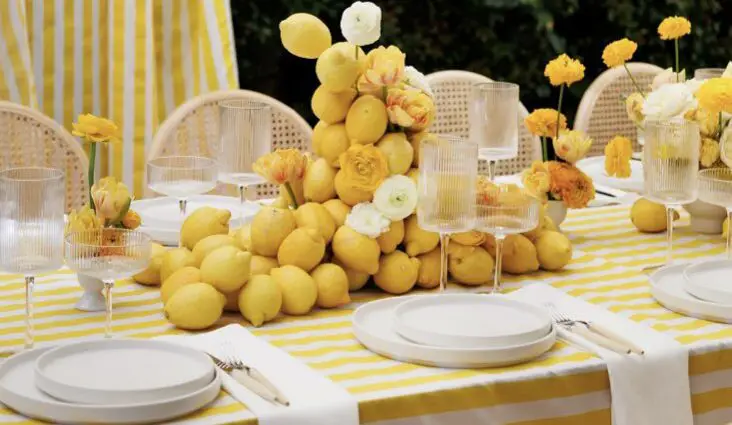 décoration mariage jaune exemple et inspiration décor de table fleur accessoires