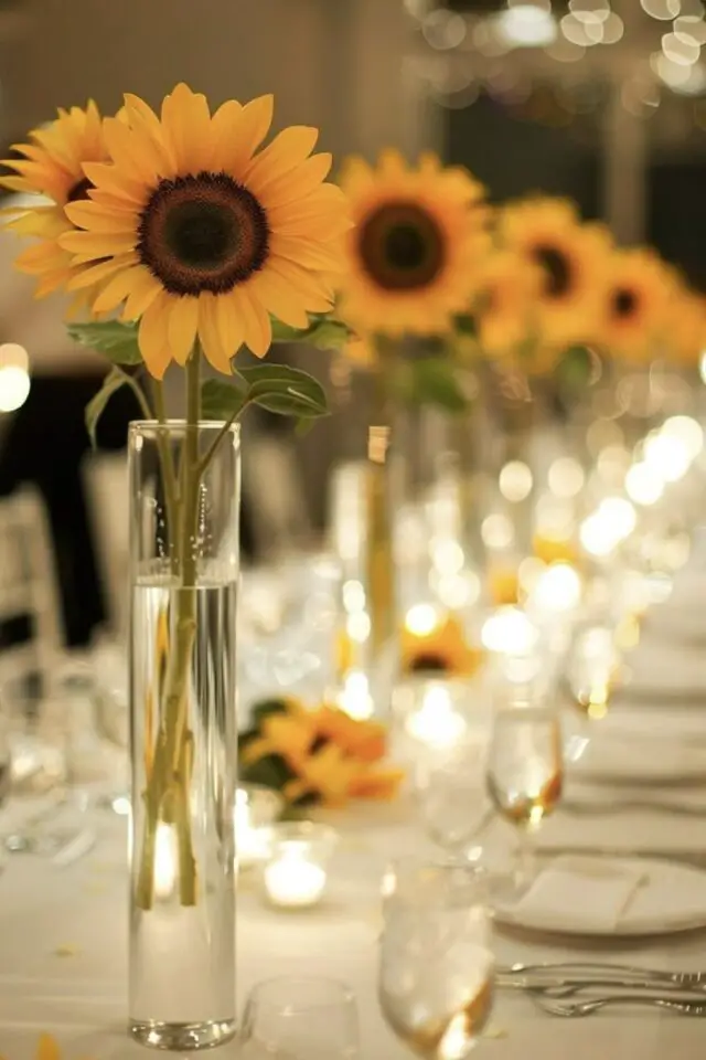 mariage en jaune idée déco soliflore fleur de tournesol chemin de table chic et simple 