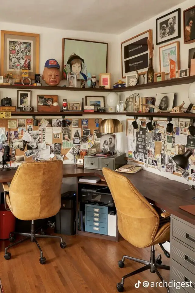 aménagement bureau 10m2 meuble angle 2 espaces de travail moodboard mural étagère décor éclectique fauteuil jaune 