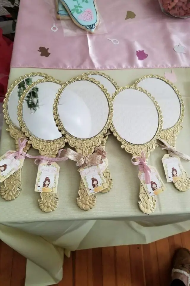 déco anniversaire thème princesse exemple miroir doré magique cadeau petites filles 
