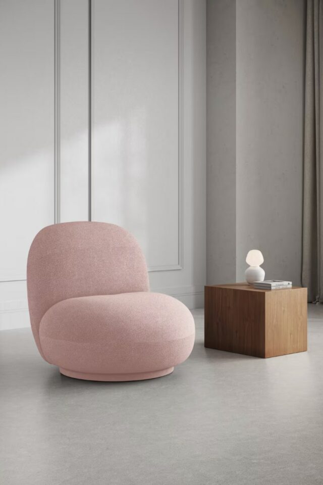 Fauteuil pivotant en tissu bouclé rose poudré