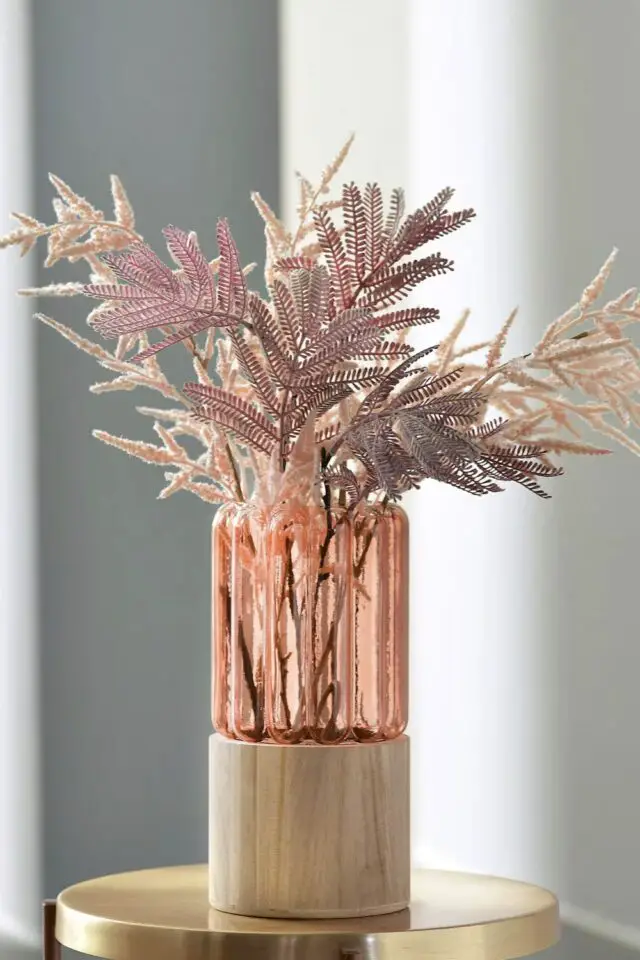 Vase en bois rose saumon