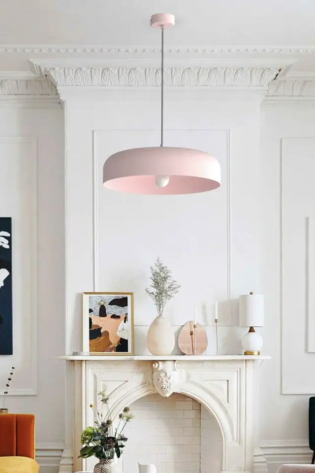 Suspension en métal rose épuré