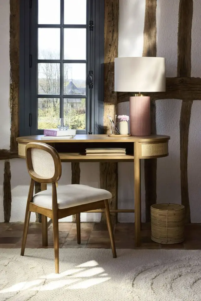 Lampe en céramique vieux rose et abat-jour en polyester recyclé beige crème