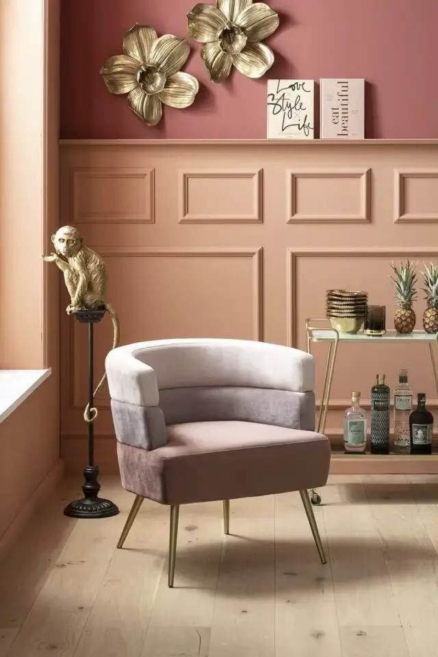 Fauteuil en velours rose et acier doré