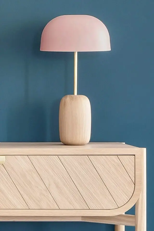 Lampe à poser avec pied en chêne design moderne